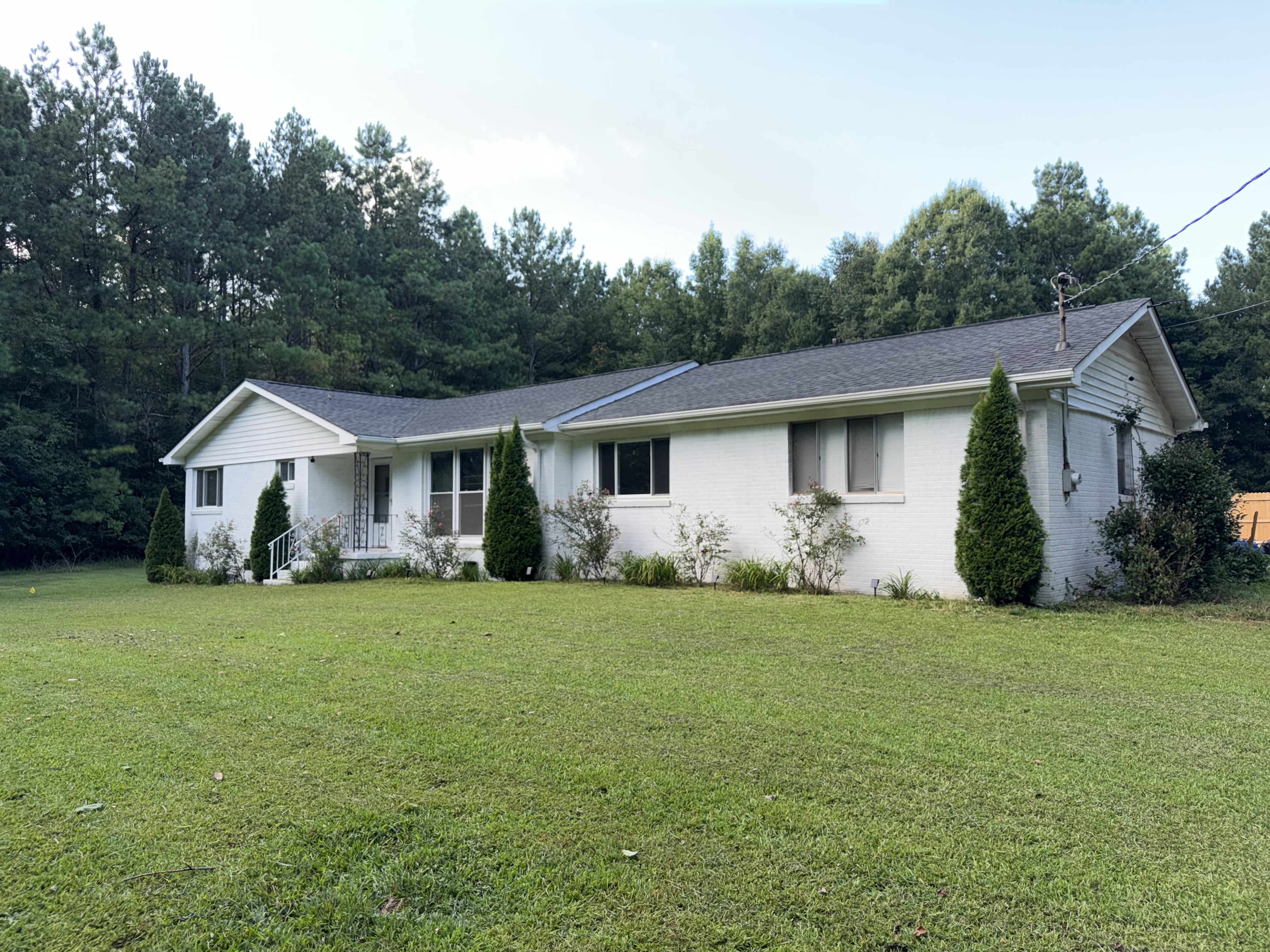 Dog Friends home and spacious front yard in Rome, Georgia